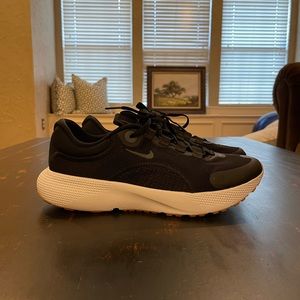 Nike Tennis Shoe-woman’s size 9 like new!